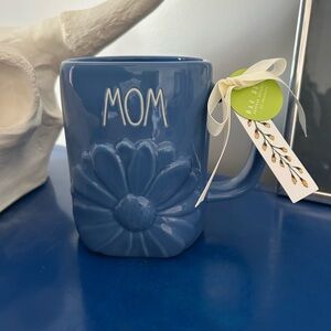 Rae Dunn Mom Blue Raised Daisy Flower Mug